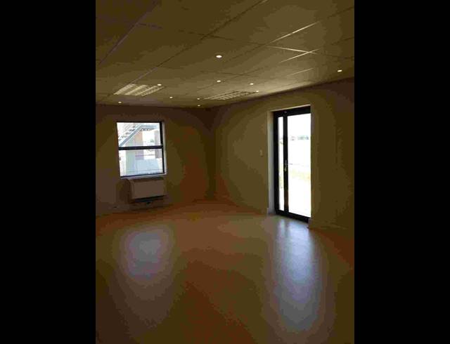 1,194M² OFFICE TO LET IN KENILWORTH